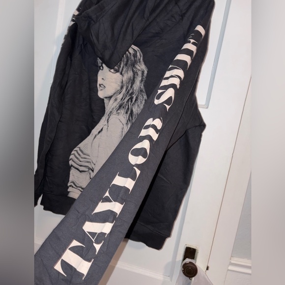 NWOT Taylor Swift M Graphic Hoodie - Picture 2 of 5